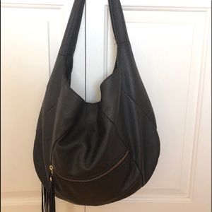 Cri De Coeur vegan bucket bag
